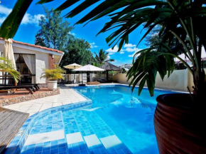 5 bedrooms house at Machabee 400 m away from the beach with shared pool enclosed garden and wifi, Machabee